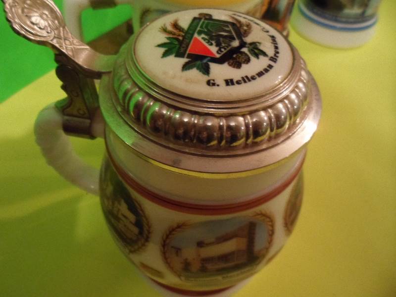 lot 14 image: 4 - G. Heileman Beer Steins