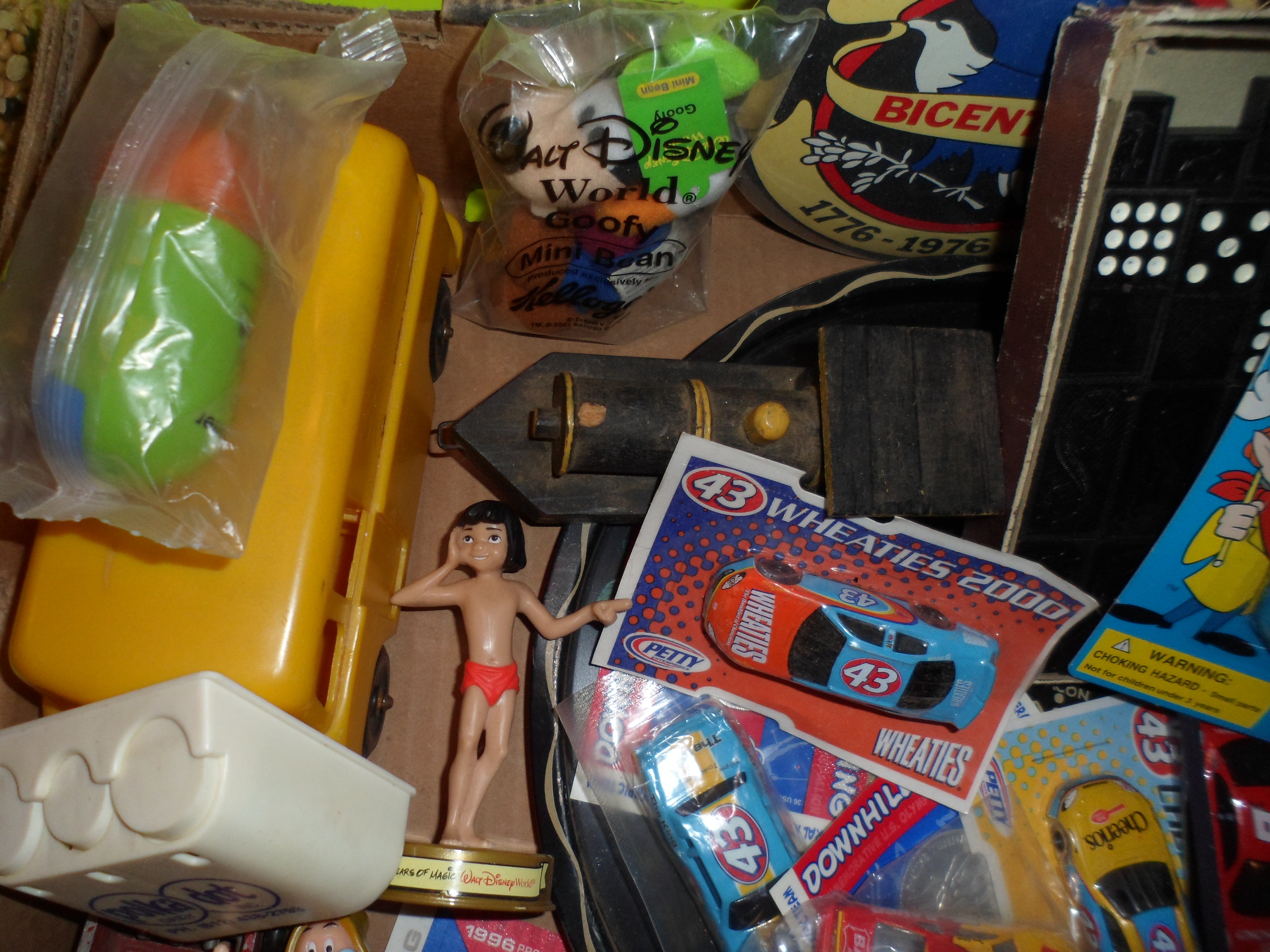 lot 29 image: Vintage Game Lot