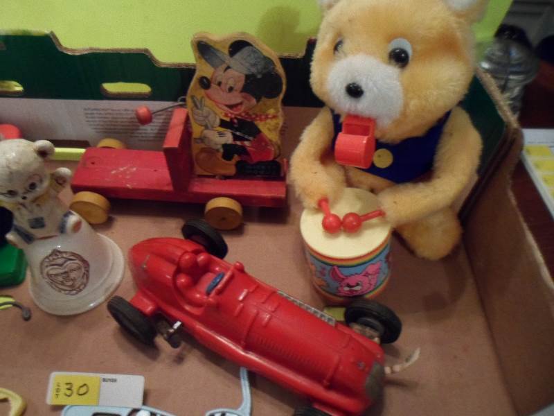 lot 30 image: Vintage Toy Lot