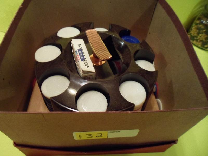 lot 32 image: Poker Set