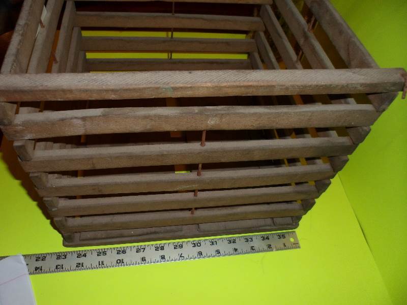 lot 36 image: Vintage Humpty Dumpty Wood Egg Crate