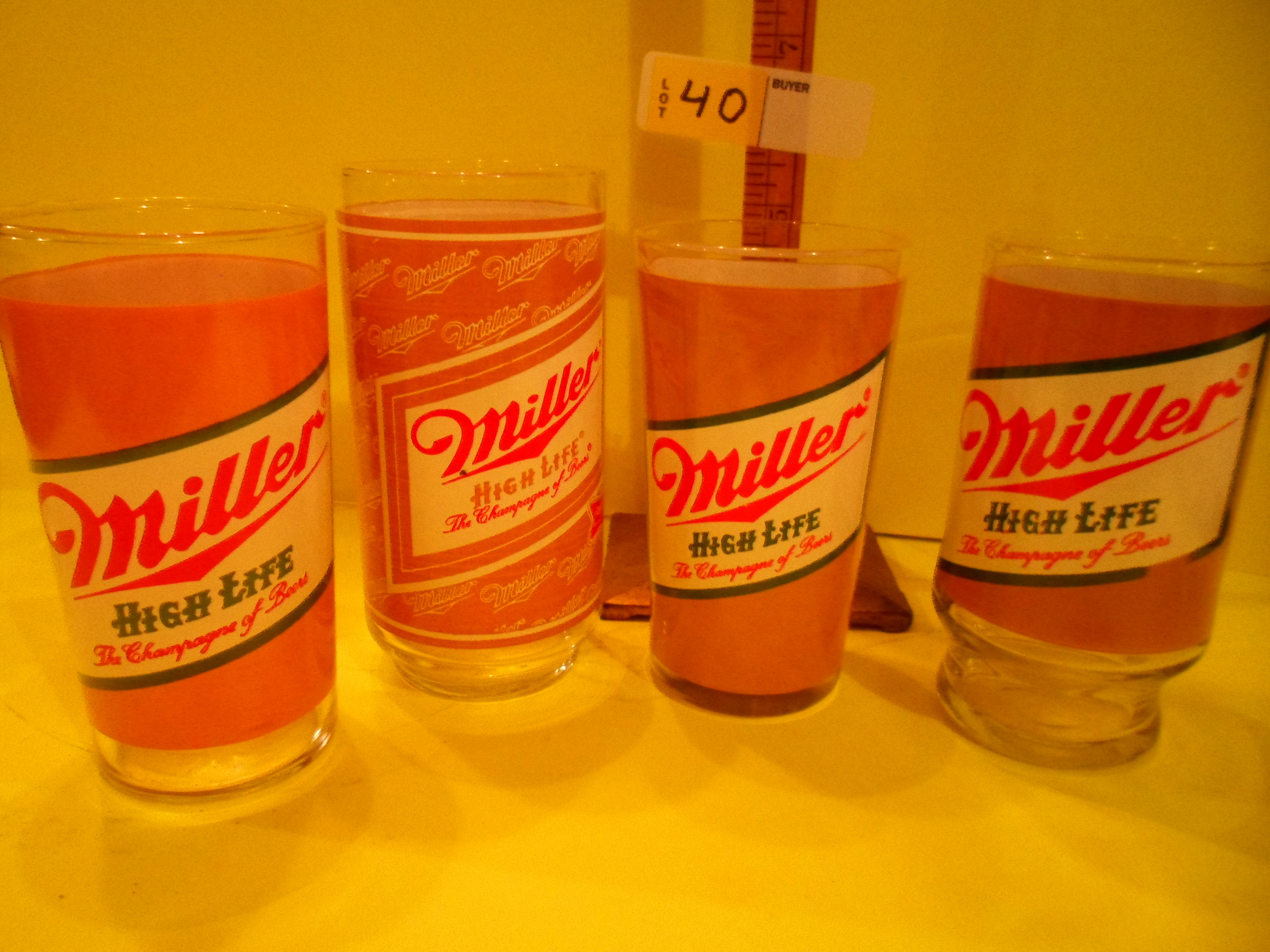 lot 40 image: 4 Vintage Miller Beer Glasses & 1 Miller Lite Thumbprint Mug