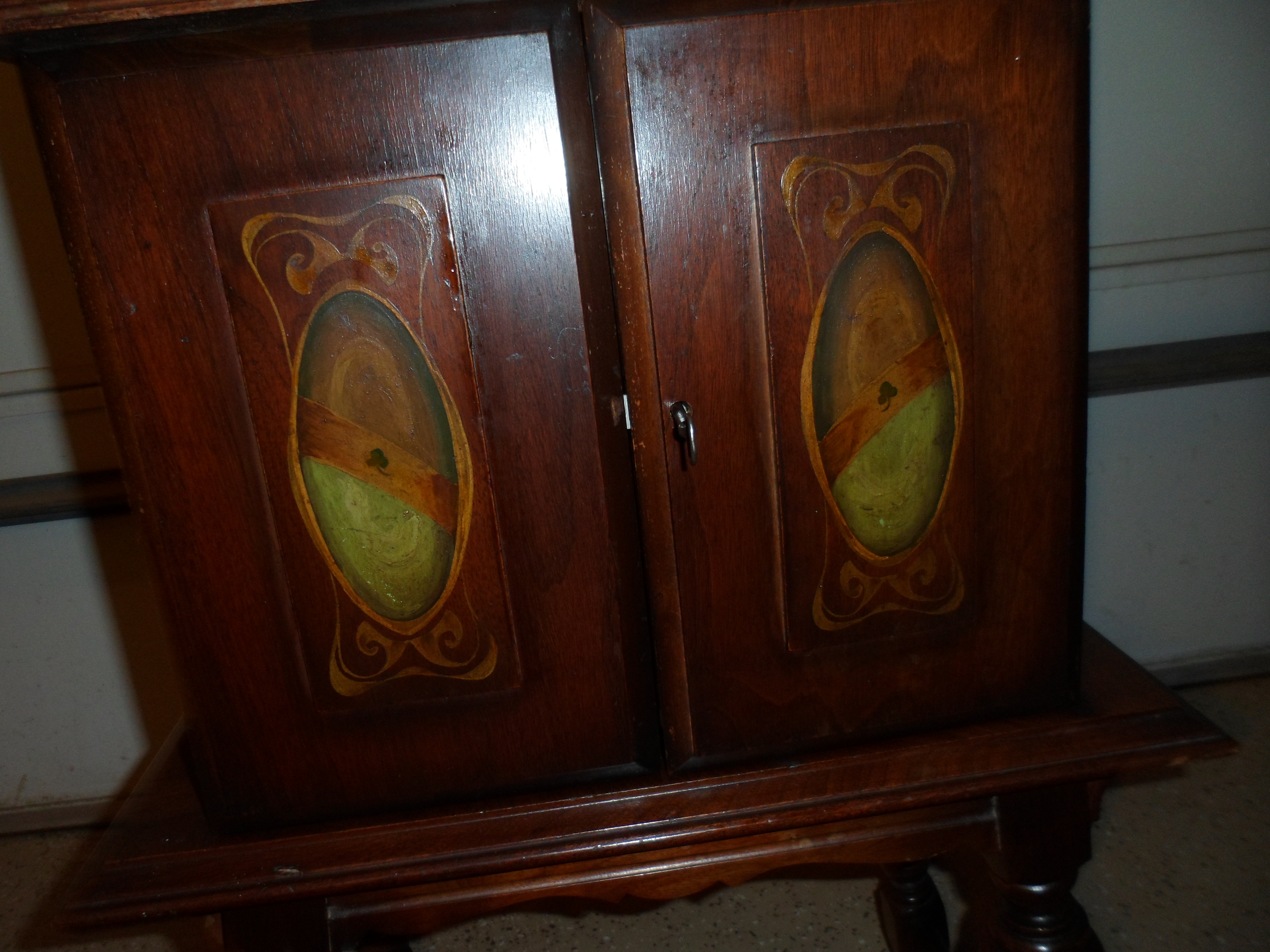 lot 1 image: Vintage Humidor