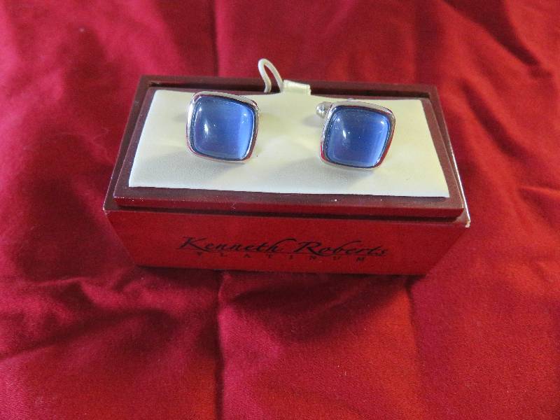 lot 97 image: Kenneth Roberts Platinum cufflinks