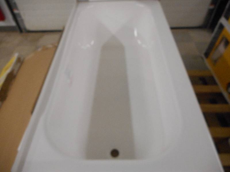 NEW - Maui 5 ft. Left Drain Soaking Tub in White