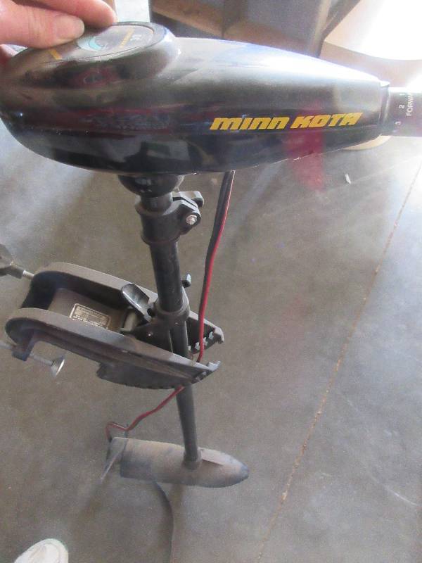 lot 4 image: MINKOTA TROLLING MOTOR UNDURA 30LB THRUST