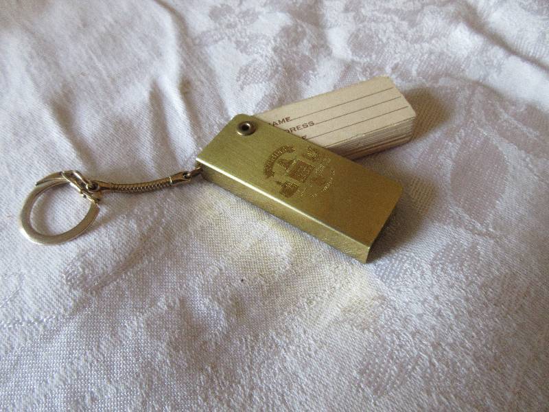 lot 7 image: VINTAGE BRASS KEY CHAIN