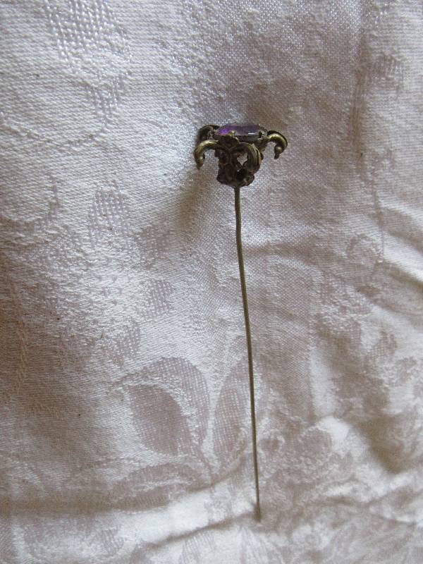 lot 12 image: ANTIQUE HAT PIN PURPLE STONE ON TOP