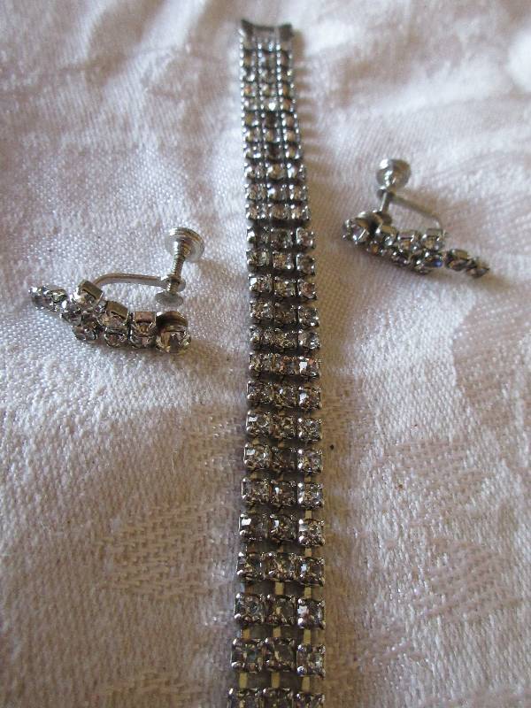lot 18 image: VINTAGE BRACELET AND EARINGS