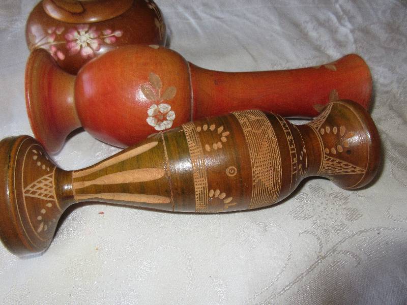 lot 21 image: MEXICAN VASE AND CANDLE HOLDERS