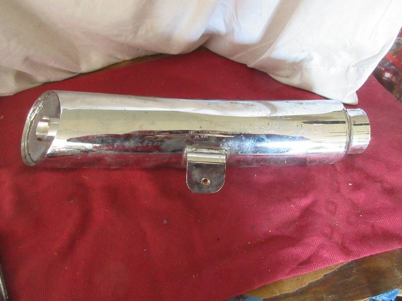 lot 28 image: CHROME HARLEY MUFFLER