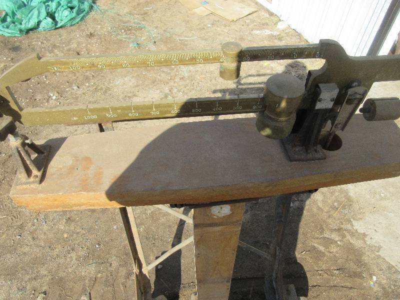 lot 39 image: ANTIQUE HOWE PLAT FORM SCALE