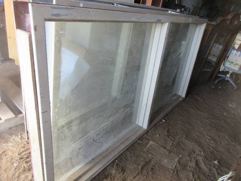 lot 43 image: SINGLE PANE SIDE BY SIDE WINDOWS