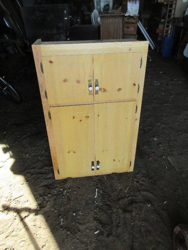 lot 49 image: WOOD CABNET