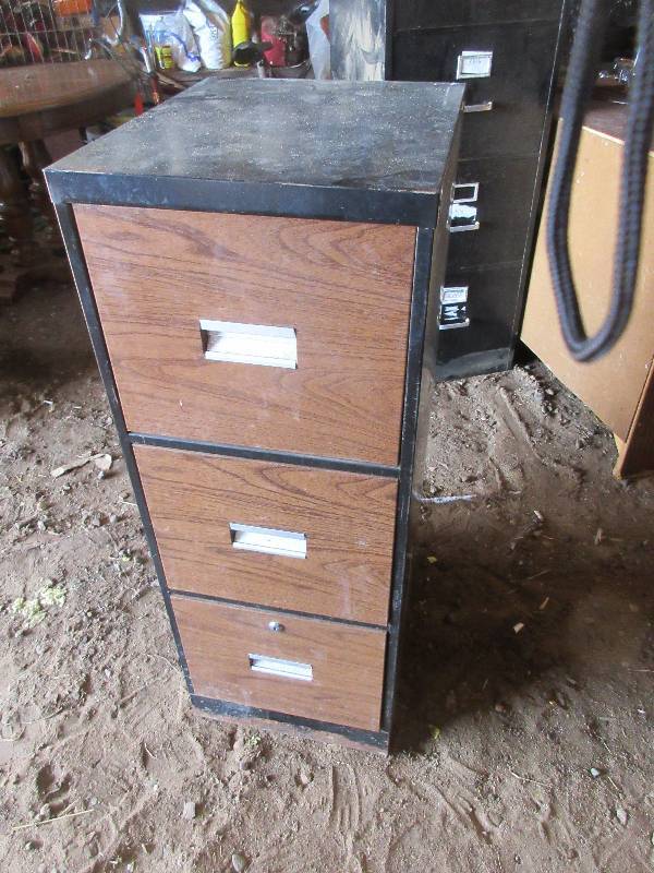 lot 52 image: 3 DRAWER FILE CABNET