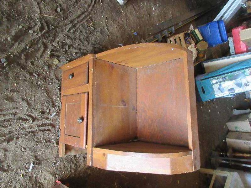 lot 66 image: WOOD CABNET