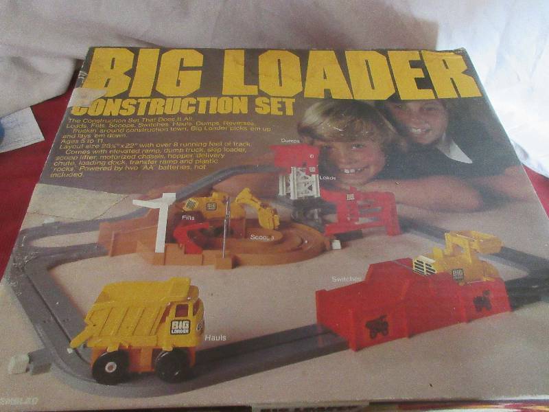 lot 81 image: BIG LOADER CONSTRUCYION SET