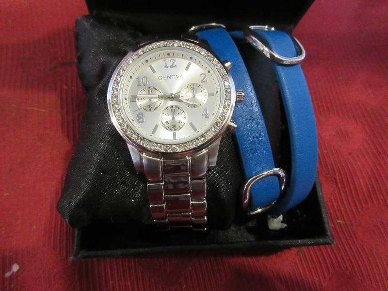 lot 93 image: NEW MENS GENEVA WATCH