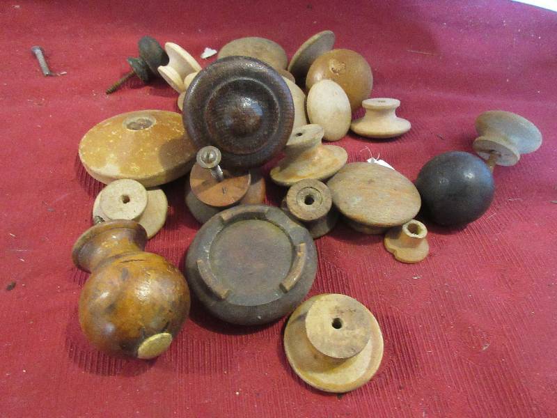 lot 102 image: VINTAGE WOODEN DOOR KNOBS