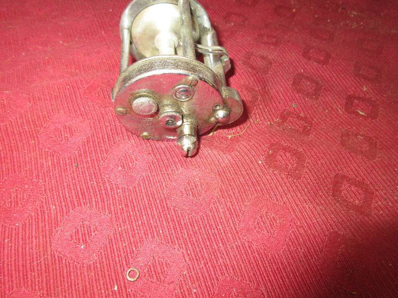 lot 109 image: VINTAGE FLUGER AKRON