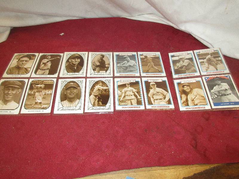 lot 111 image: OLDER BASEBALL CARDS