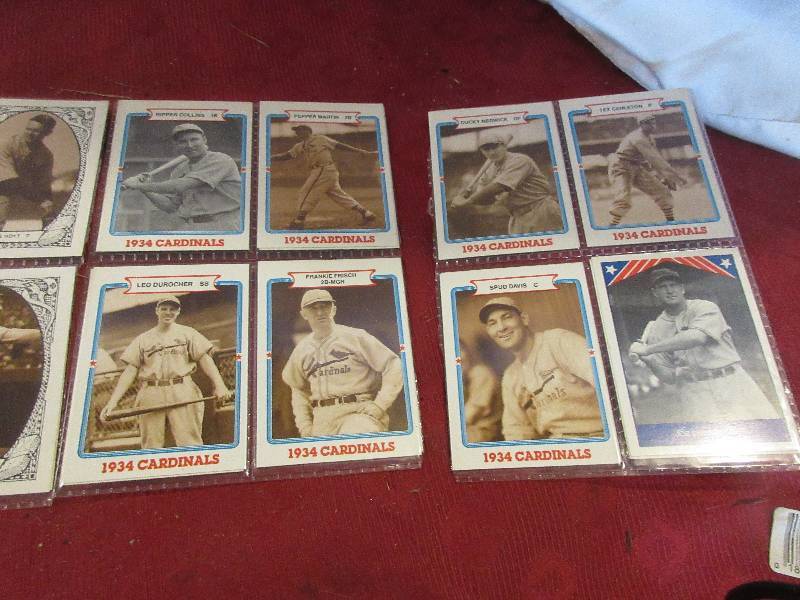 lot 112 image: VINTAGE BASEBALL CARDS