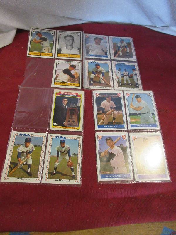 lot 113 image: VINTAGE BASEBALL CARDS