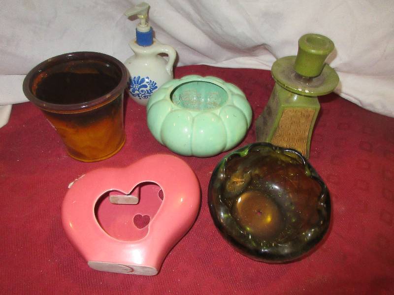 lot 118 image: VINTAGE COLORED GLASSWEAR