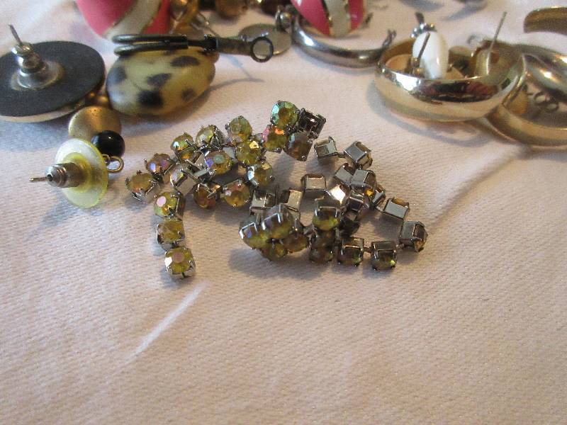 lot 125 image: JEWLERY