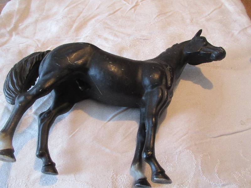lot 126 image: VINTAGE HORSE