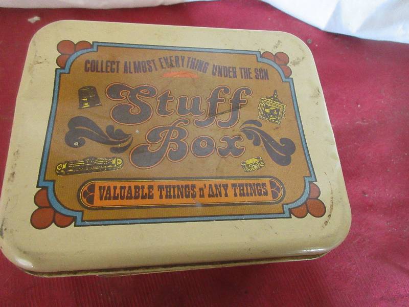 lot 127 image: COLLECTIBLE STUFF TIN