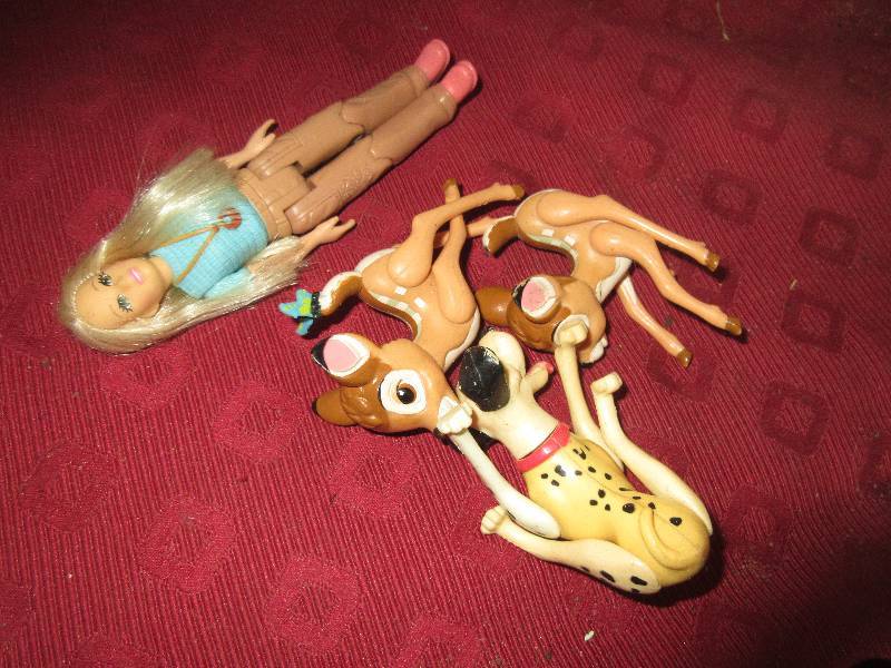 lot 128 image: COLLECTIBLE TOYS