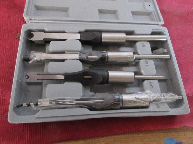 lot 138 image: SET OF SHOP FOX BITS