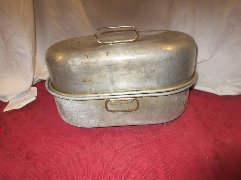 lot 152 image: VINTAGE ALUMINUM ROASTER