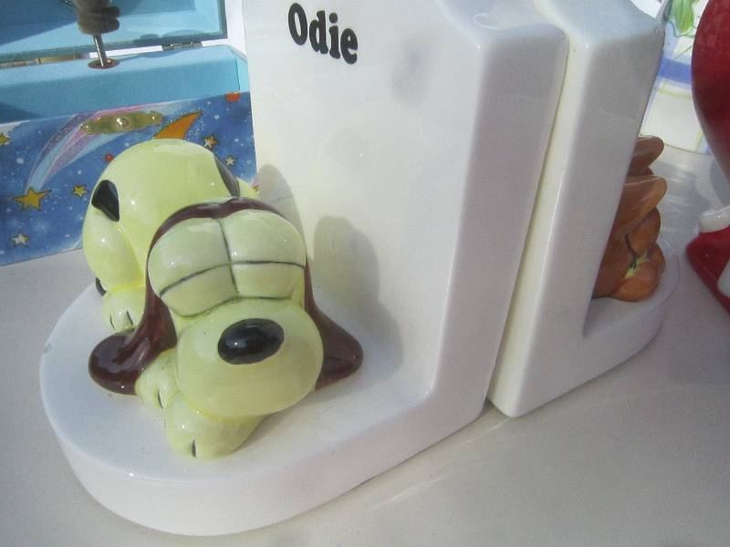 COLLECTIBLE WINNIE THE POOH MUSIC BOX & MISC