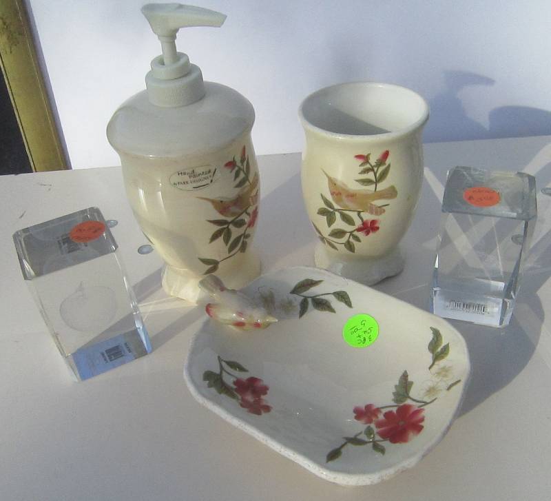 SET OF SOAP DISH, DISPENSER, GLASS, MISC