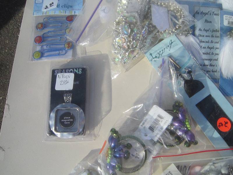 LOTNAPKIN RINGS, PENDANTS, NECKLACE, BOOKMARK PINS ROSARIES