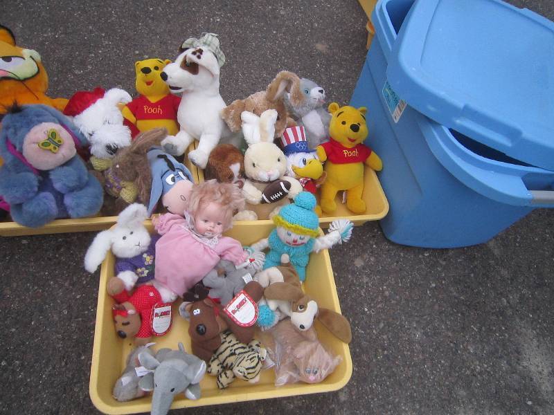 LOT OF STUFFED ANIMALS TOTE INCLUDED