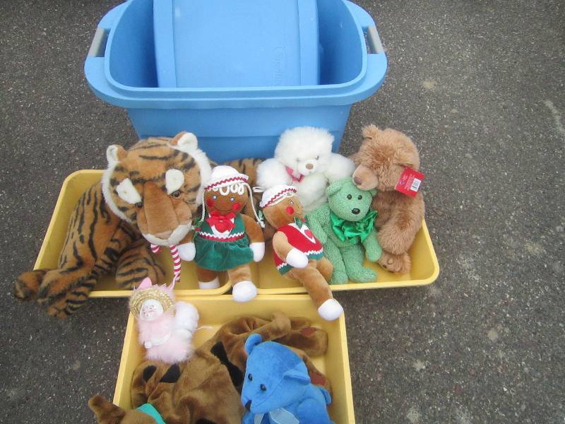LOT OF STUFFED ANIMALS TOTE INCLUDED