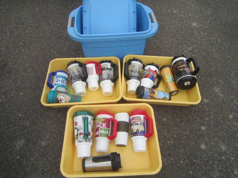 LOT OF 15 THERMAL MUGS AND TOTE,