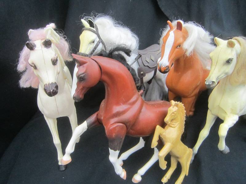 LOT OF 6 HORSES
