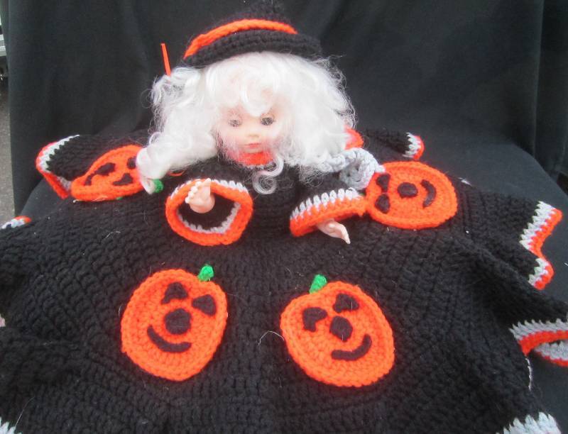 CROCHET HALLOWEEN WITCH