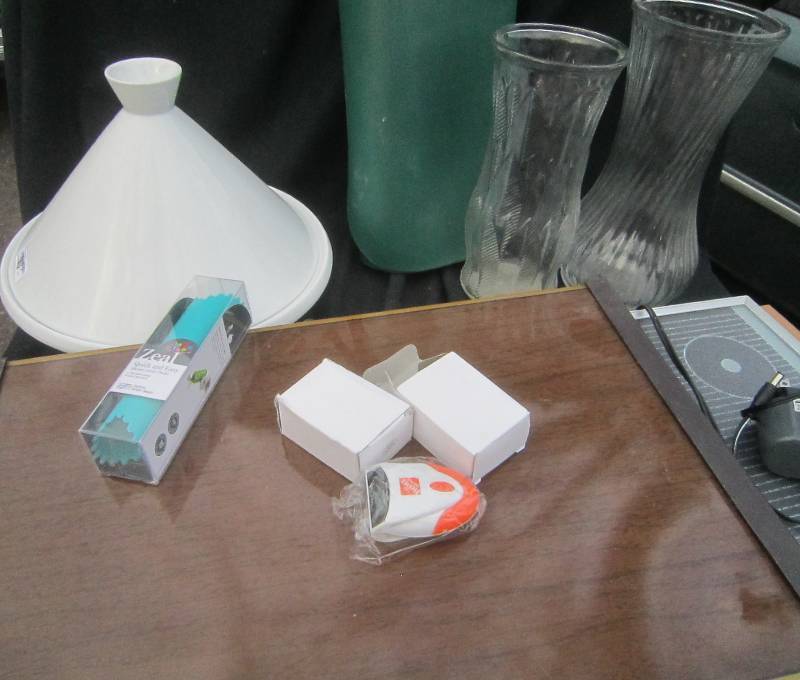 TANGINE, NEW PEDOMETERS, GARLIC PEELER, 2 VASES, 2 WARMING PLATES