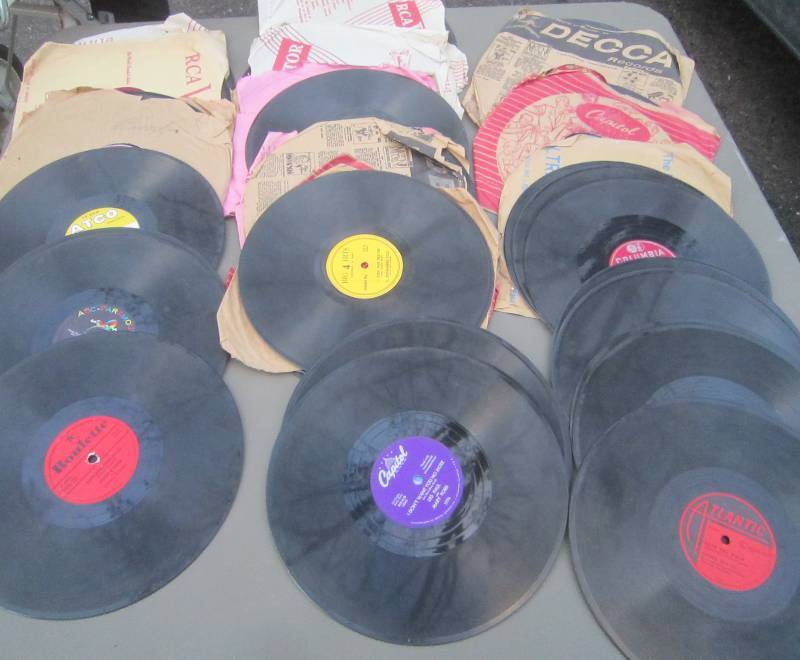 LOT OF 35 RECORDS OLD