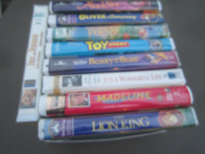 9 DISNEY VHS