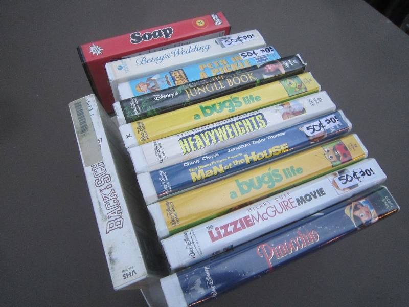 11 VHS SOME DISNEY