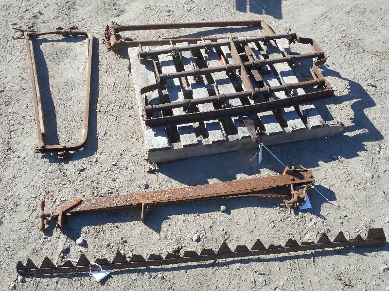 lot 2 image: Pallet Lot Vintage Cattle Stantion...