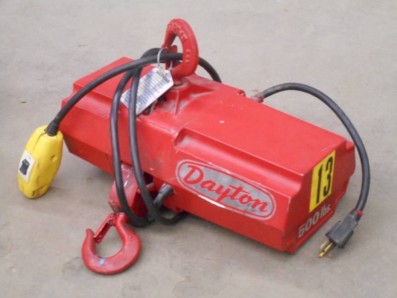 lot 30 image: Dayton 500# Commercial WinchHoist,...