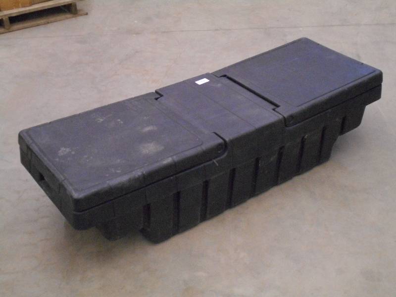 lot 32 image: Plastic Truck Toolbox For S-10Rang...