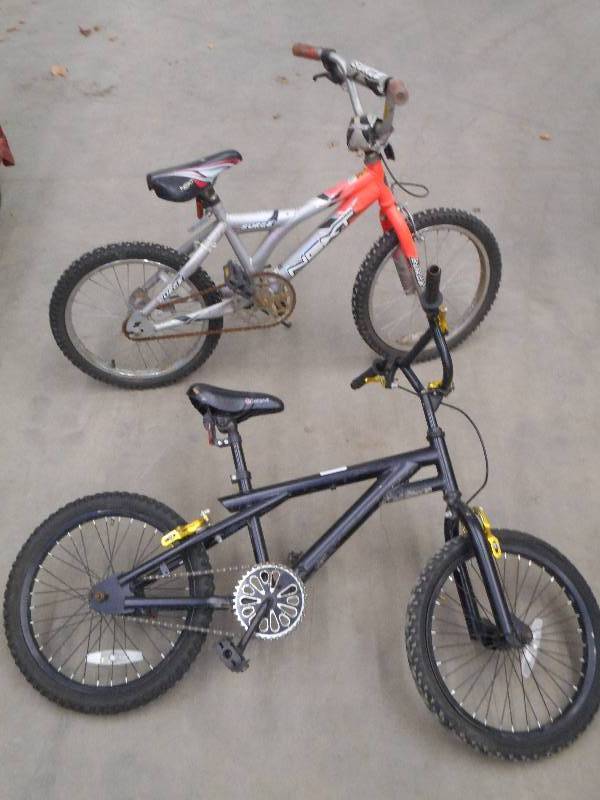 lot 35 image: Lot Of (2) Small Childrens Bicycles...